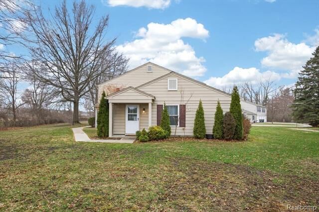 Property Photo: 3121 Sunnyside Court MI 48360