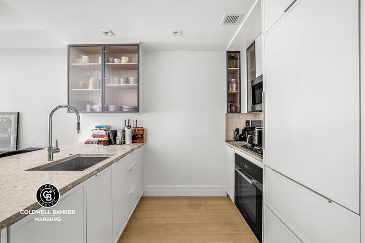 Property Photo:  222 E Broadway 2B  NY 10002 