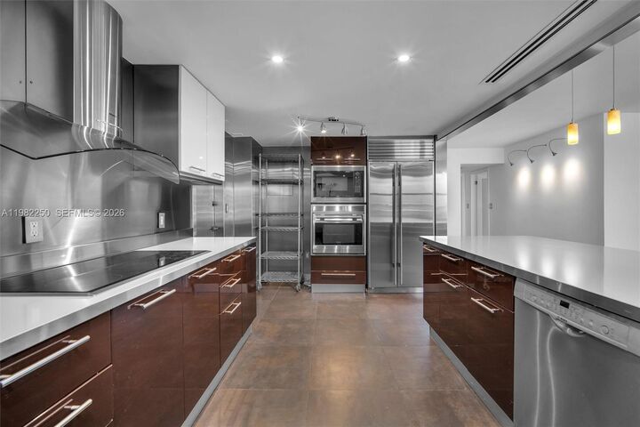 Property Photo:  199 Ocean Lane Dr 1009  FL 33149 