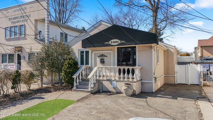 Property Photo:  2301 Hylan Boulevard  NY 10306 