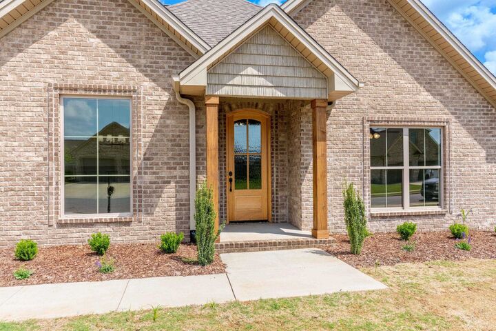Property Photo:  106 Scarlette Ln  AL 35661 