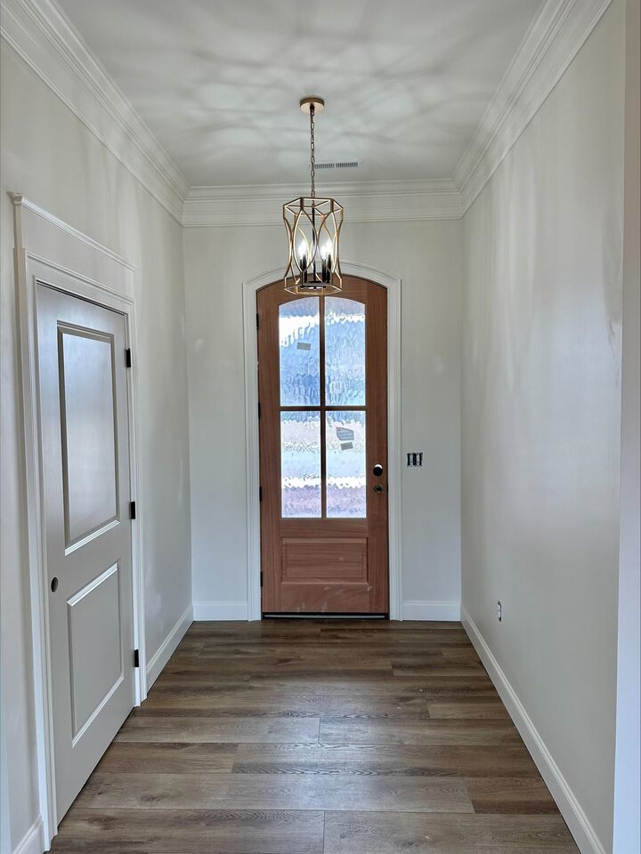 Property Photo:  106 Scarlette Ln  AL 35661 - MUSCLE S 