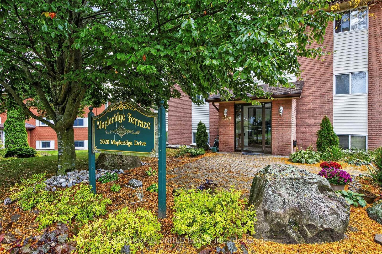 Property Photo:  2020 Mapleridge Drive 303  ON K9K 1W2 