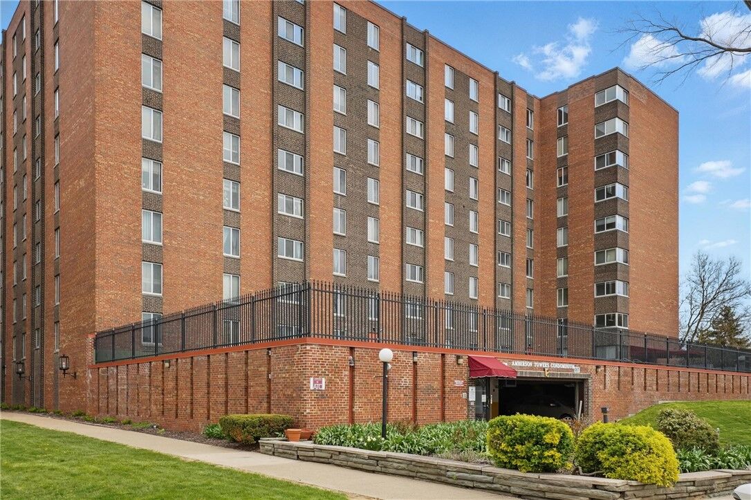 Property Photo:  5 Bayard Road 219  PA 15213 