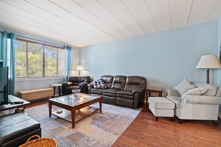 Property Photo: 1557 Pinehurst PA 15241