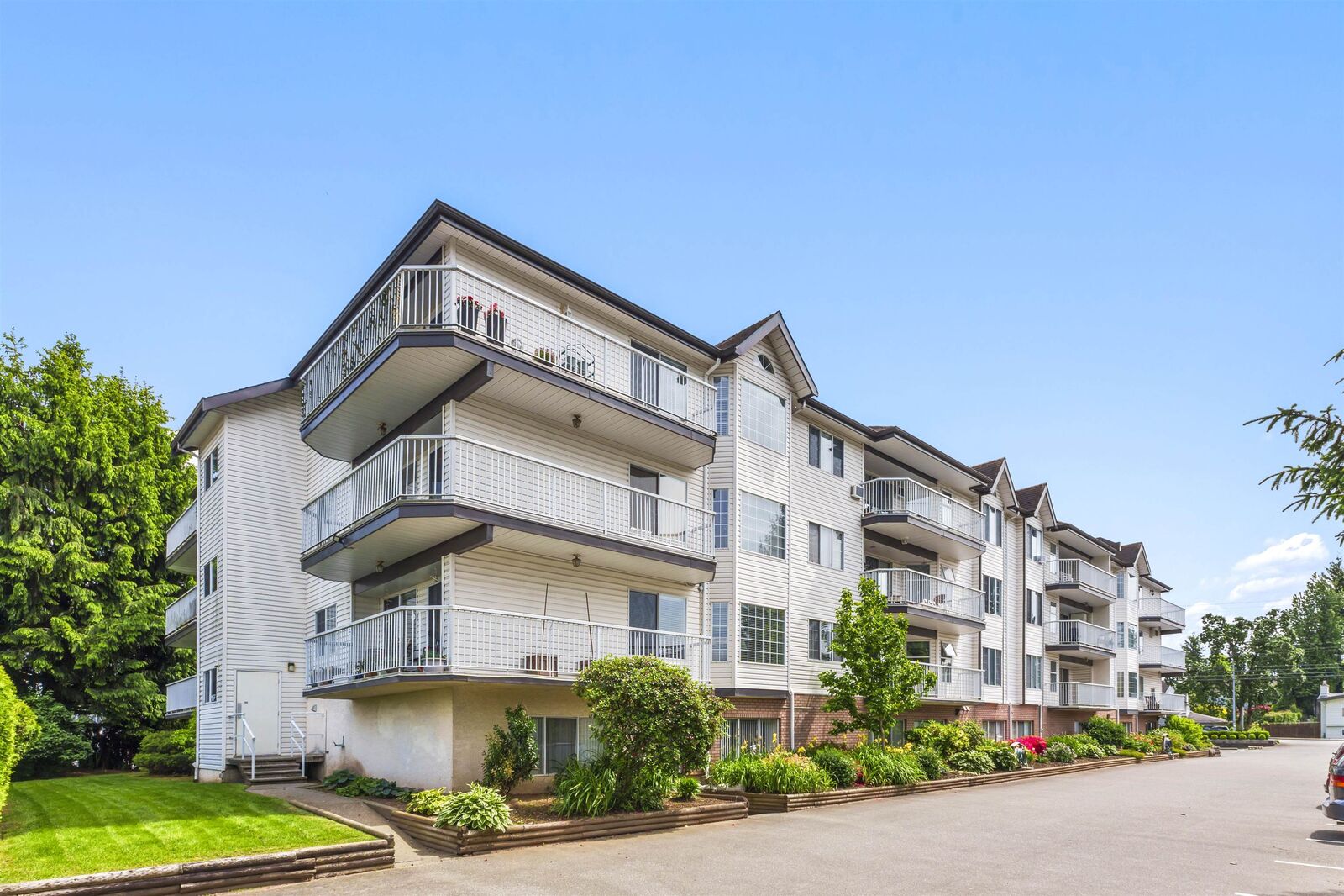 Property Photo: 33535 King Road 315 BC V2S 6Z5