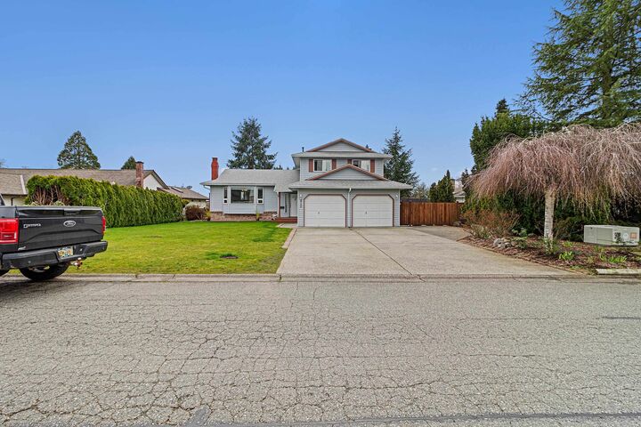 18166 54 Avenue — photo 1