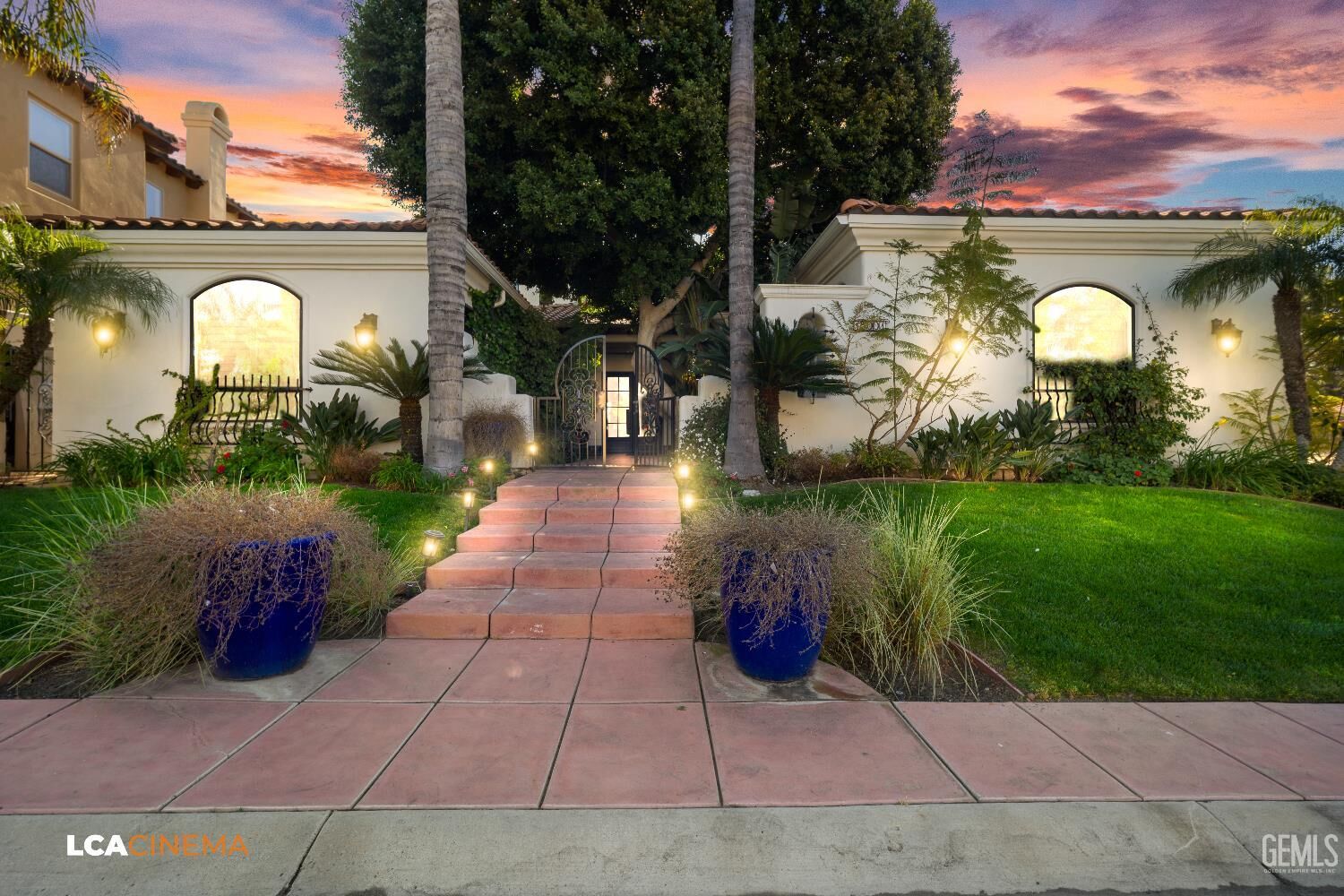 Property Photo:  15001 Colonia De Las Rosas  CA 93306 