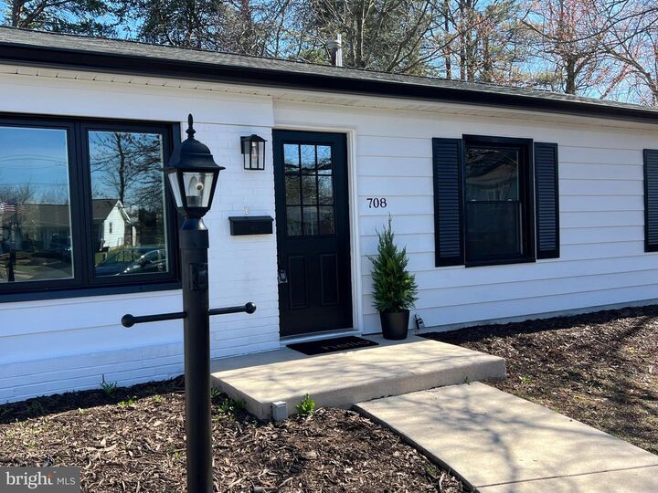 Property Photo: 708 W Jasper Court VA 20164