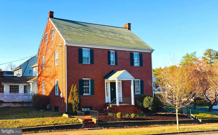 Property Photo:  901 Monroe Street  VA 22401 