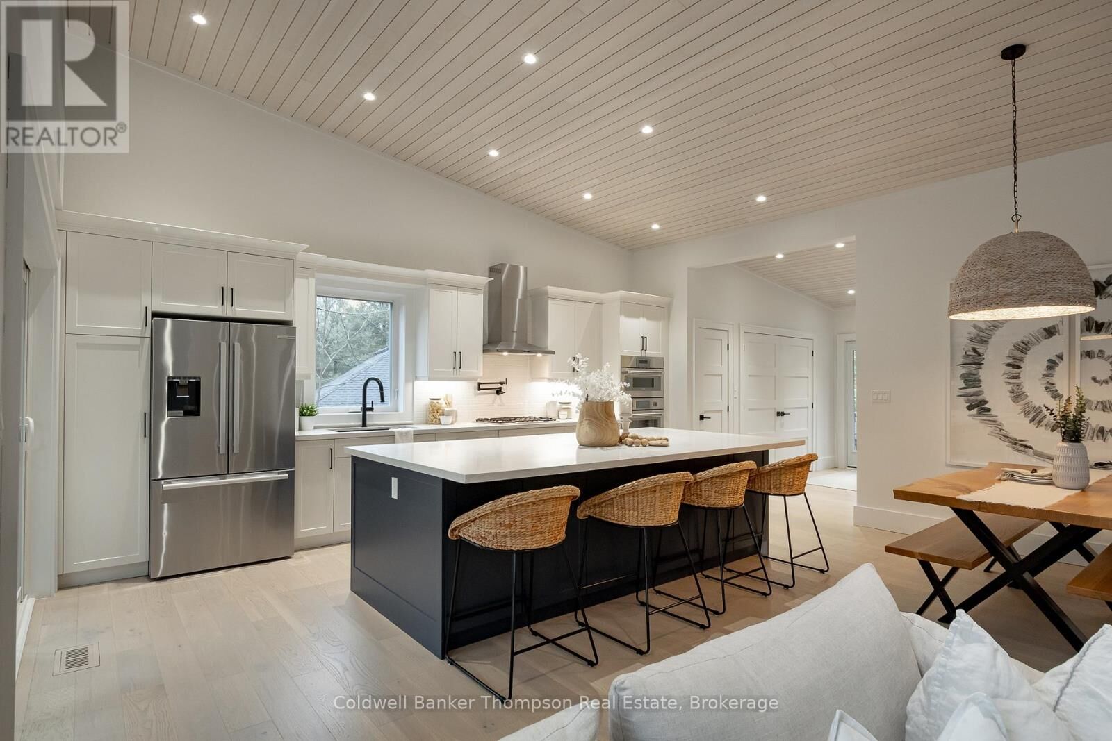 Property Photo: 10 St George'S Court ON P1H 1B1