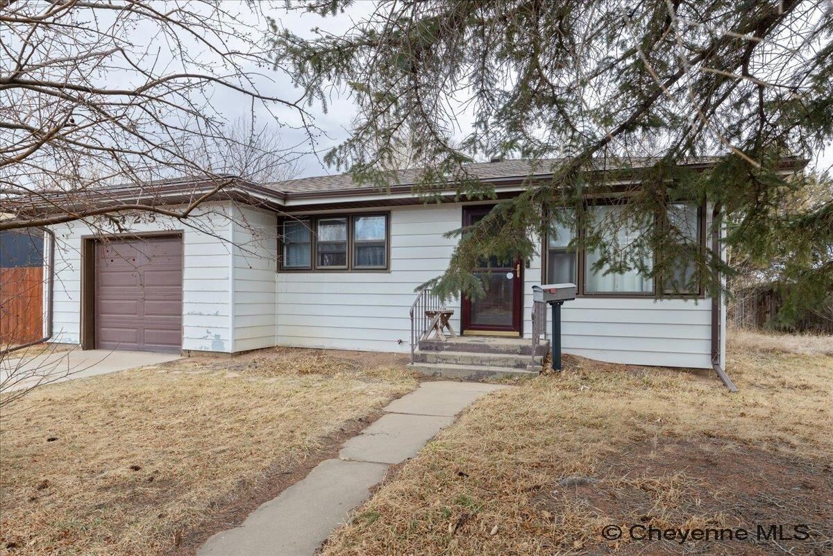 Property Photo:  1425 Palmer Dr  WY 82070 