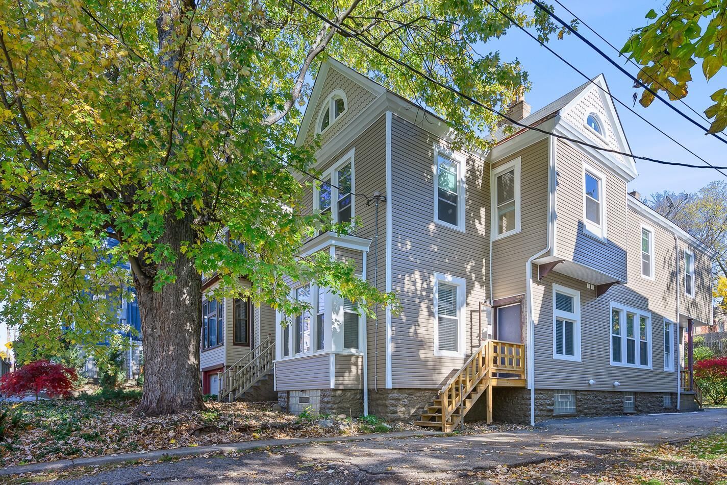 Property Photo: 2232 Kemper Lane OH 45206
