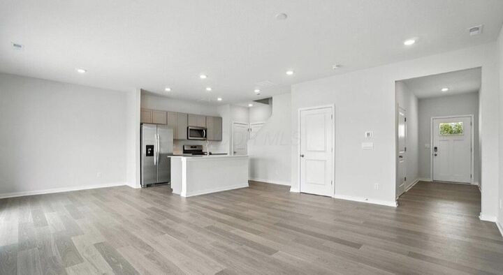 Property Photo:  1476 Cardinez Way  OH 43228 