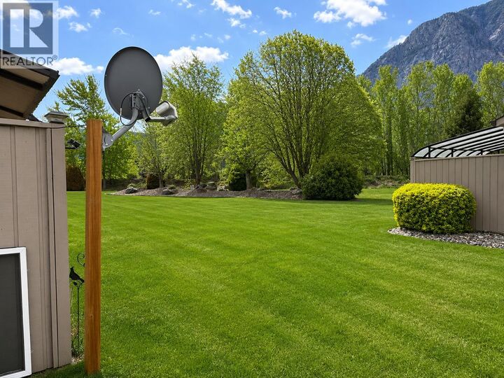 Property Photo: 815 11th Avenue 2 BC V0X 1N3