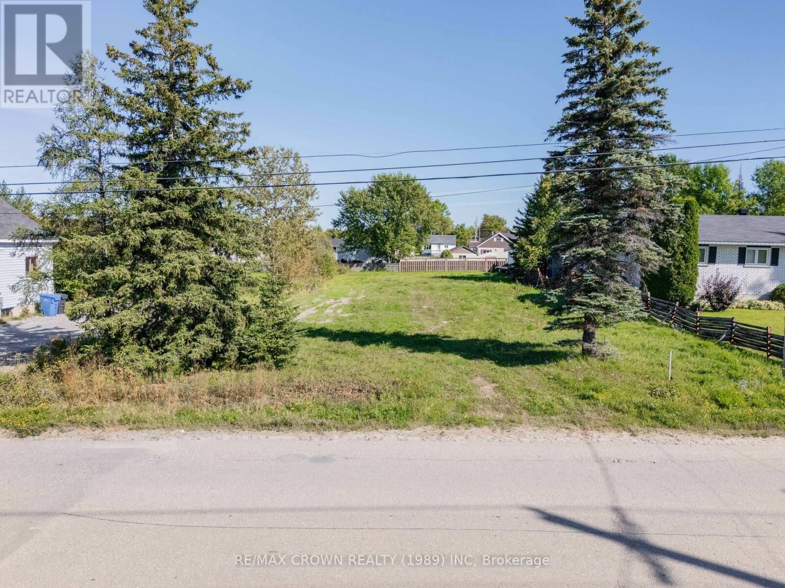 Property Photo:  52 Brunelle Road South  ON P5N 2T4 