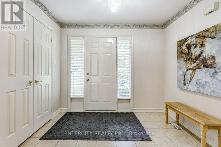 Property Photo:  21 Marylebone Crescent  ON L4E 2L5 