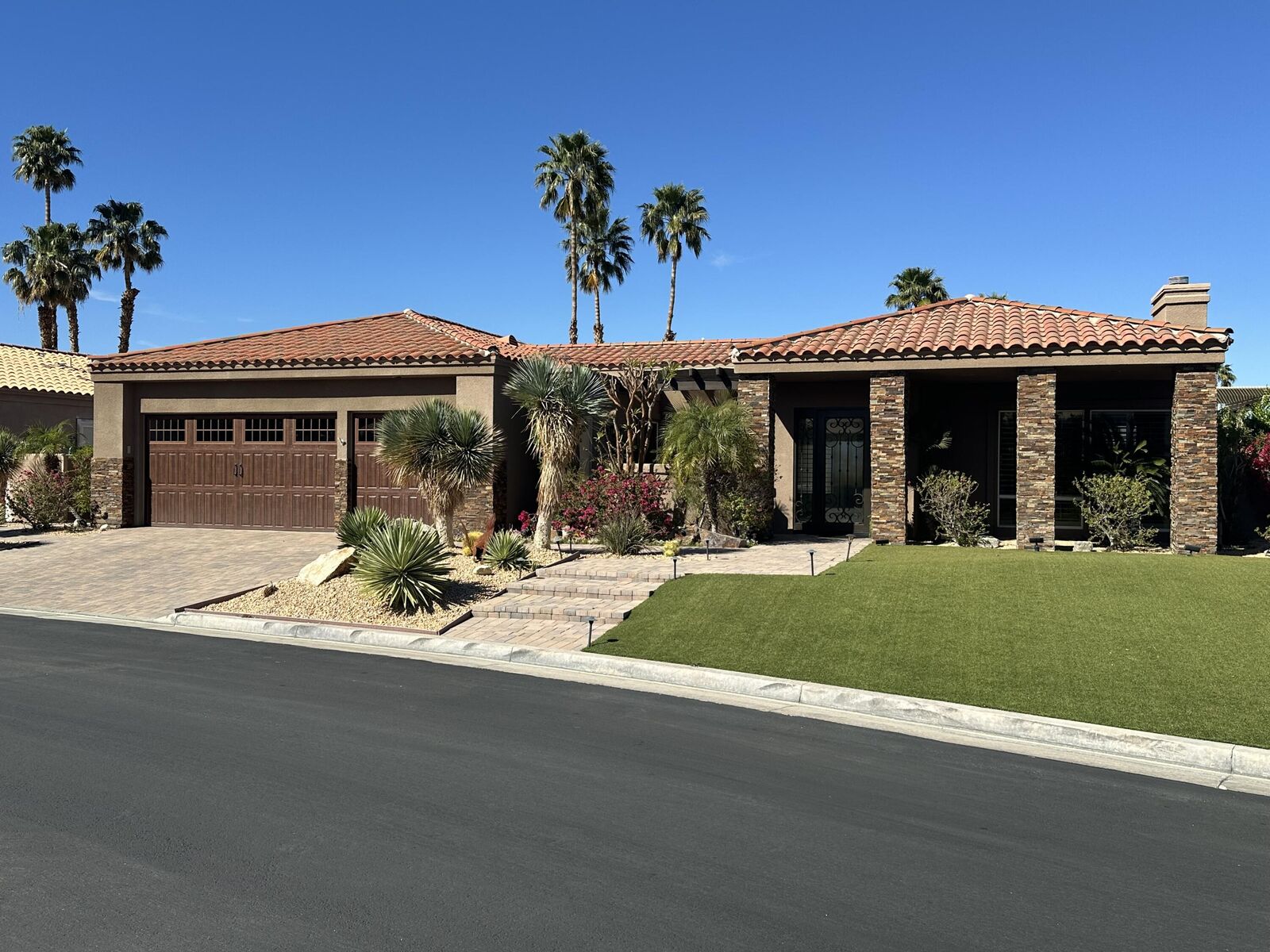Property Photo:  73062 Galleria Court  CA 92260 
