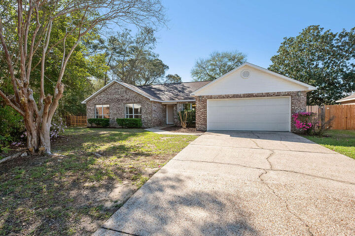 Property Photo:  4564 Knollwood Lane  FL 32578 