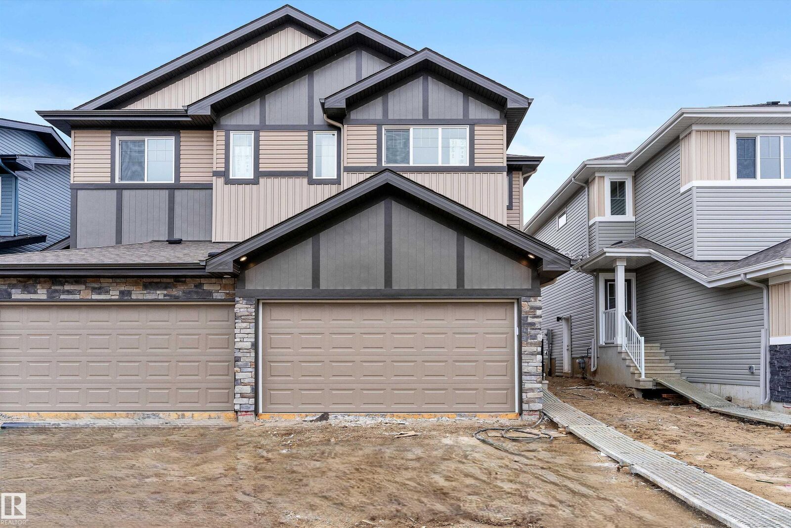 Property Photo: 924 18 Avenue NW AB T6T 2X4