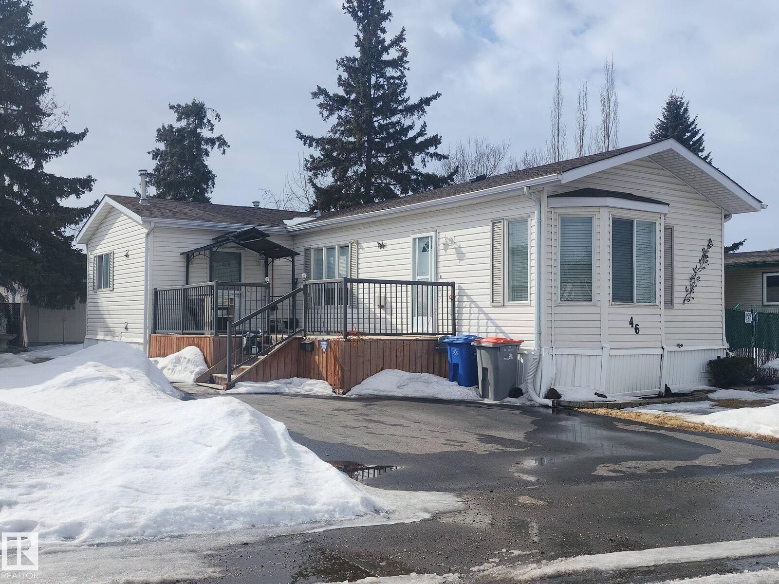 Property Photo:  46 Willow Park Estates  AB T9E 5R2 