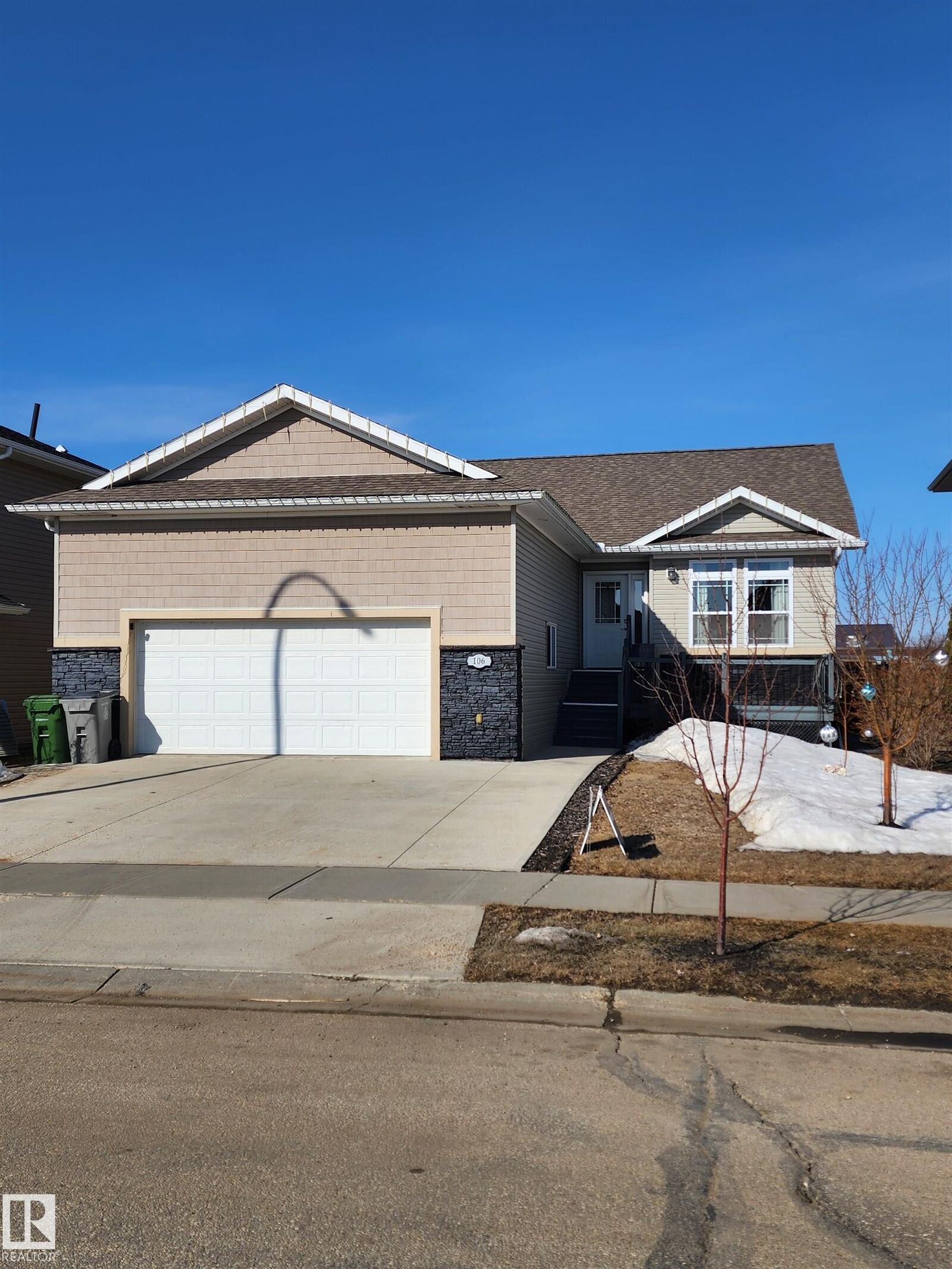 Property Photo:  106 Houle Drive  AB T8R 0E1 