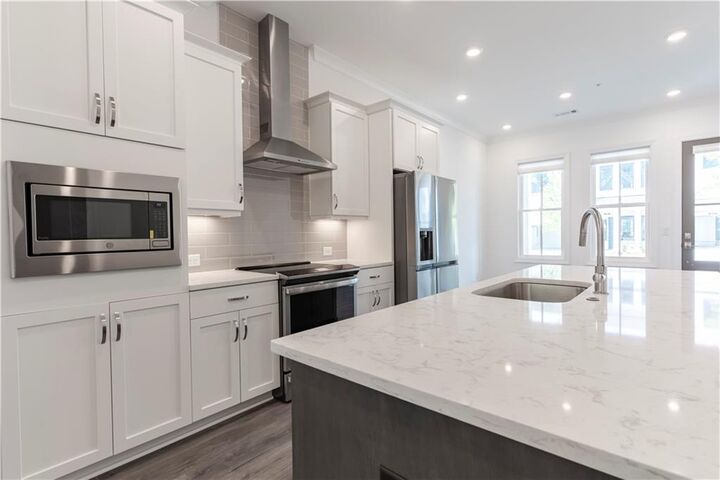 Property Photo: 4948 Sudbrook Way GA 30092