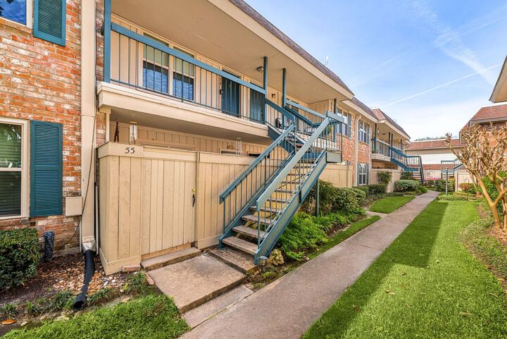 Property Photo: 855 Augusta Drive 54 TX 77057