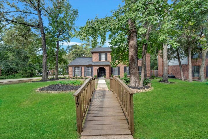 Property Photo:  17 E Wandering Oak Drive  TX 77381 