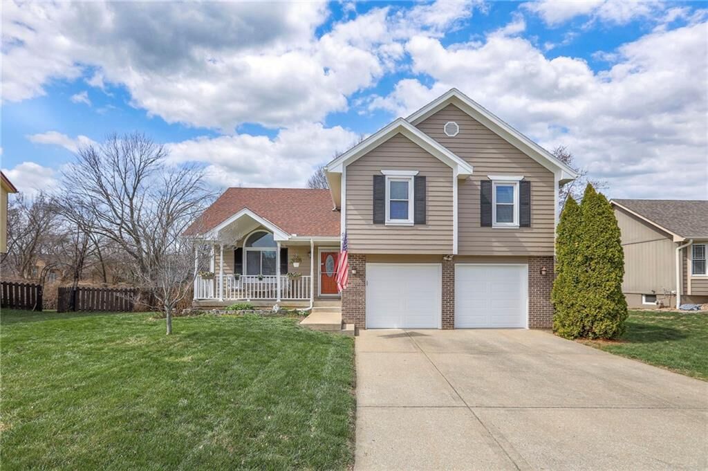 Property Photo:  648 SE Ashton Drive  MO 64063 