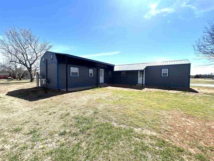 Property Photo:  124 NE Ellsworth Dr  OK 73006-2104 