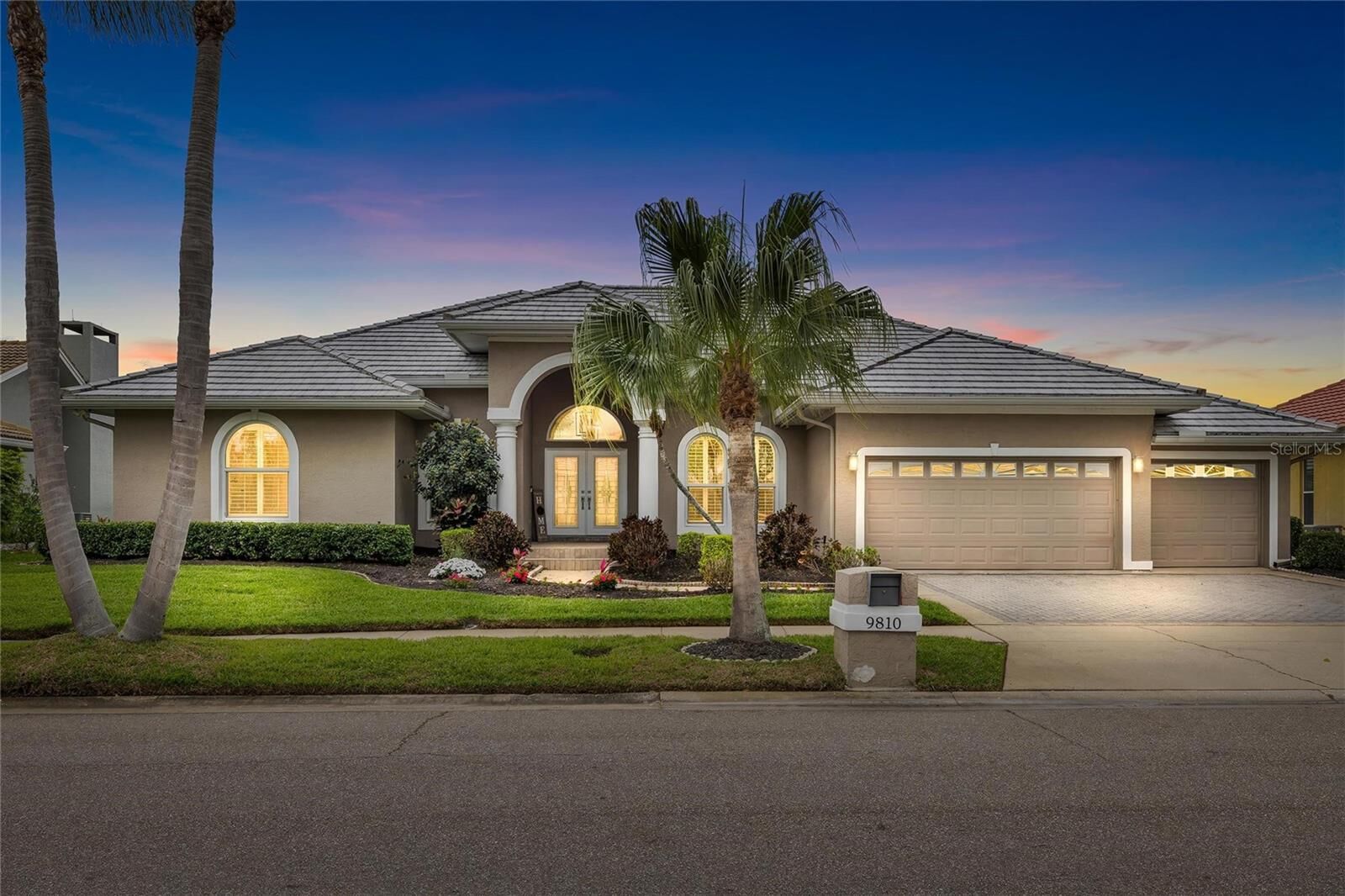 Property Photo: 9810 Compass Point Way FL 33615