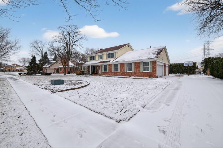 Property Photo:  46922 Ben Franklin Drive  MI 48315 