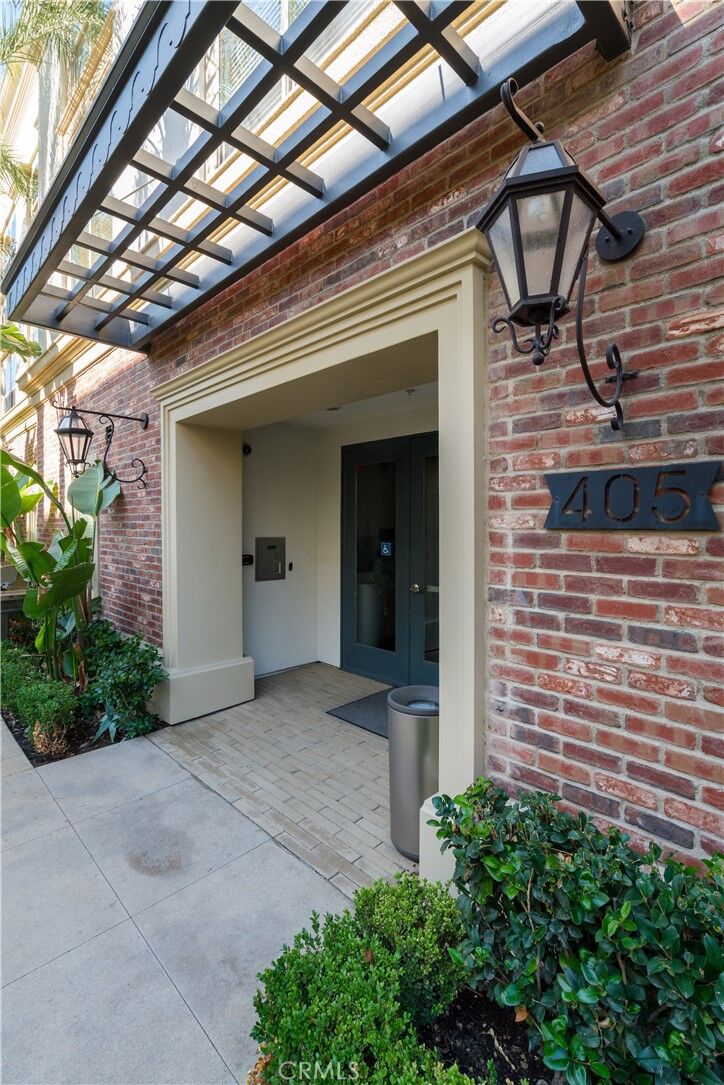 Property Photo:  405 S Anaheim 5  CA 92805 