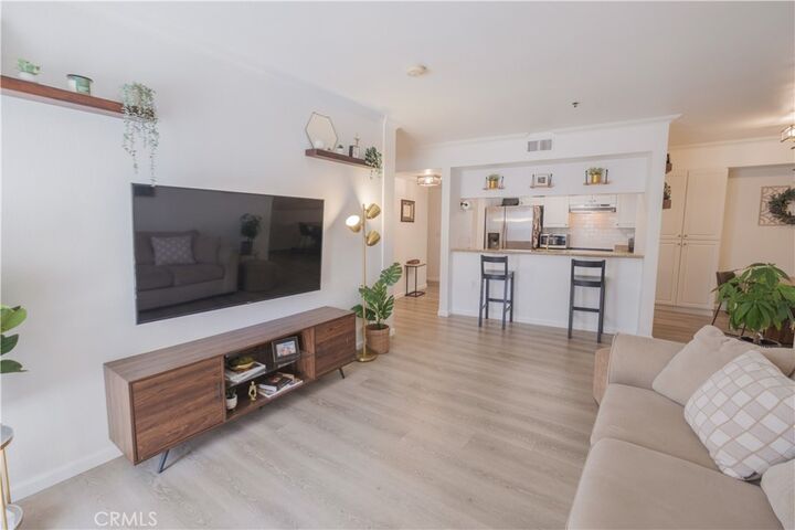 Property Photo:  838 Pine Ave 102  CA 90813 