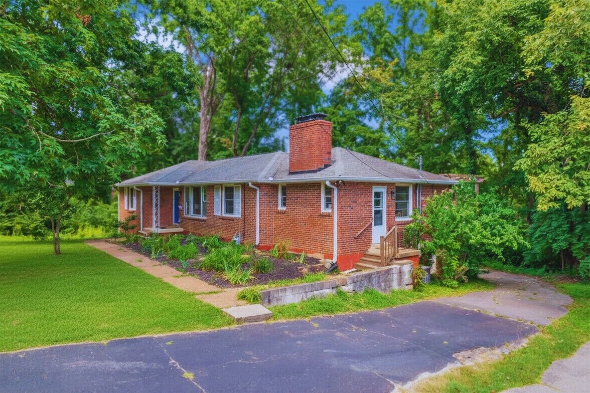 Property Photo:  1008 Downey Dr  TN 37205 