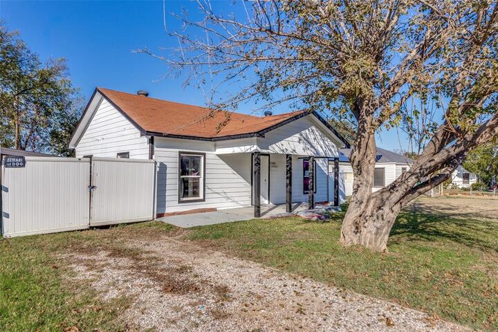 Property Photo:  3304 Frazier Avenue  TX 76110 