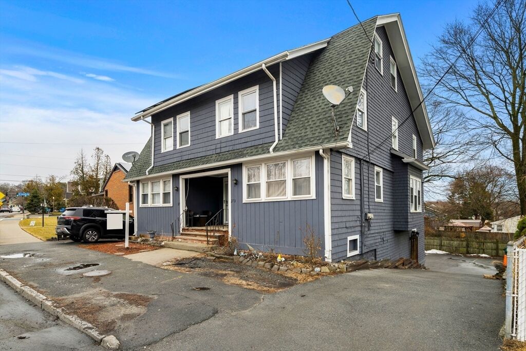 Property Photo:  275 Lynnfield St 275  MA 01904 