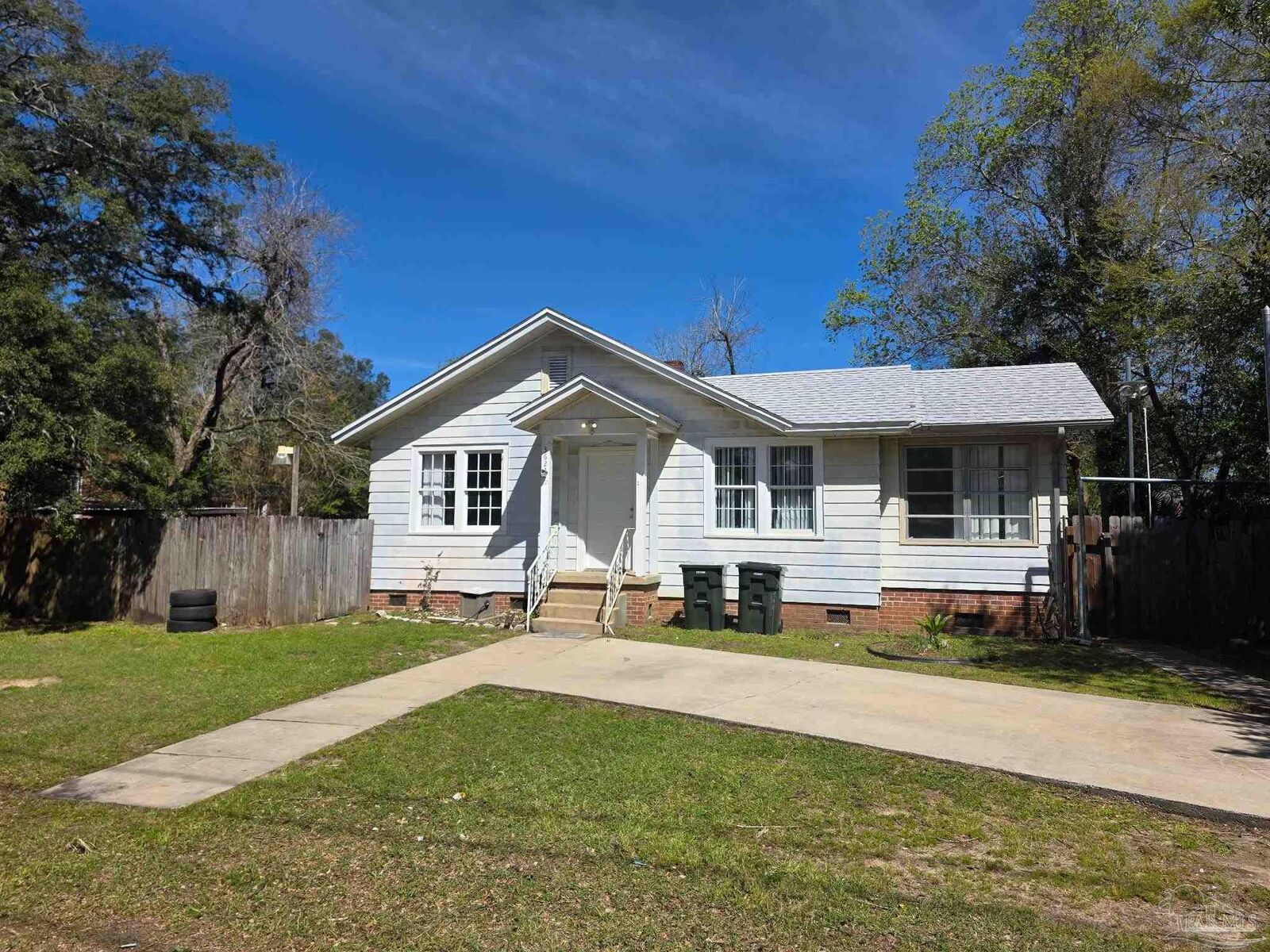 Property Photo:  3624 W Jackson St  FL 32505 