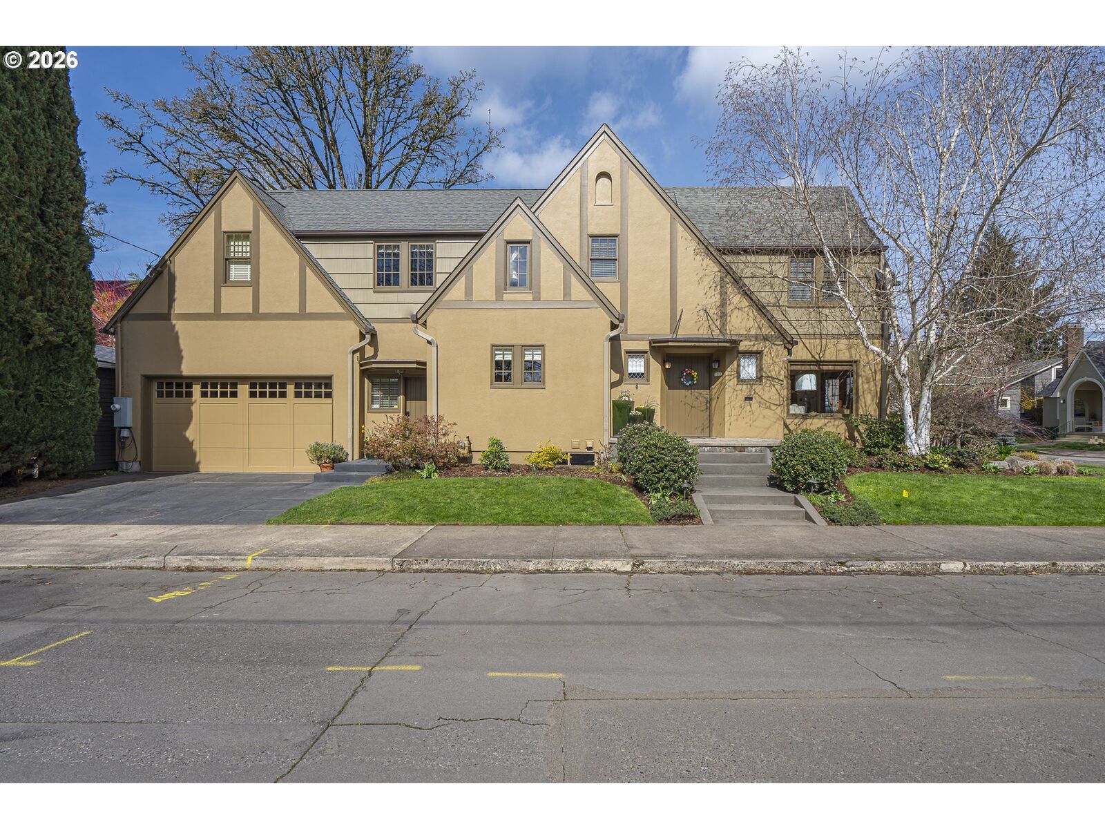 Property Photo:  3217 NE Brazee St  OR 97212 