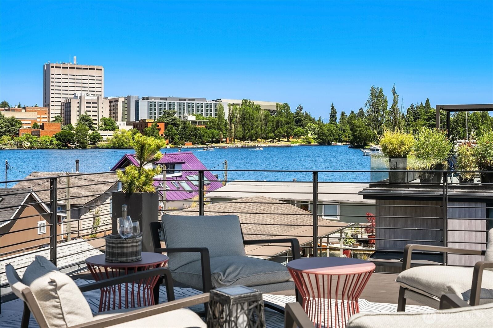 Property Photo:  2816  Boyer Avenue E B  WA 98102 