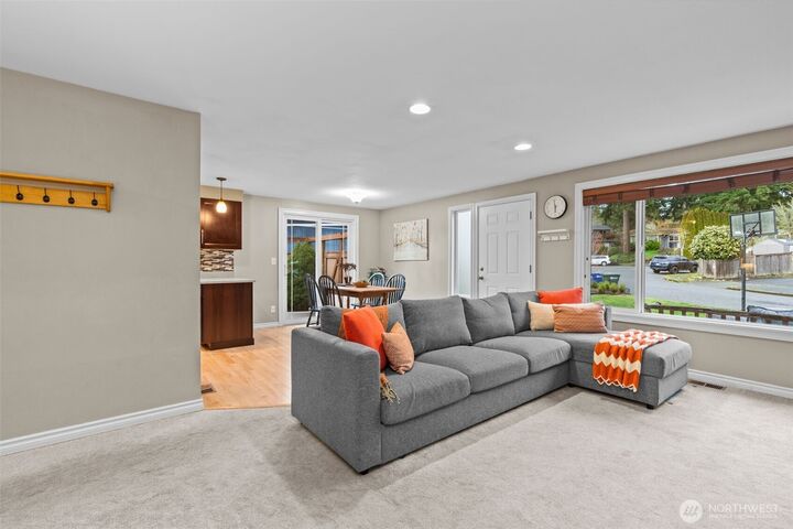 Property Photo:  624  217th Street SW  WA 98021 