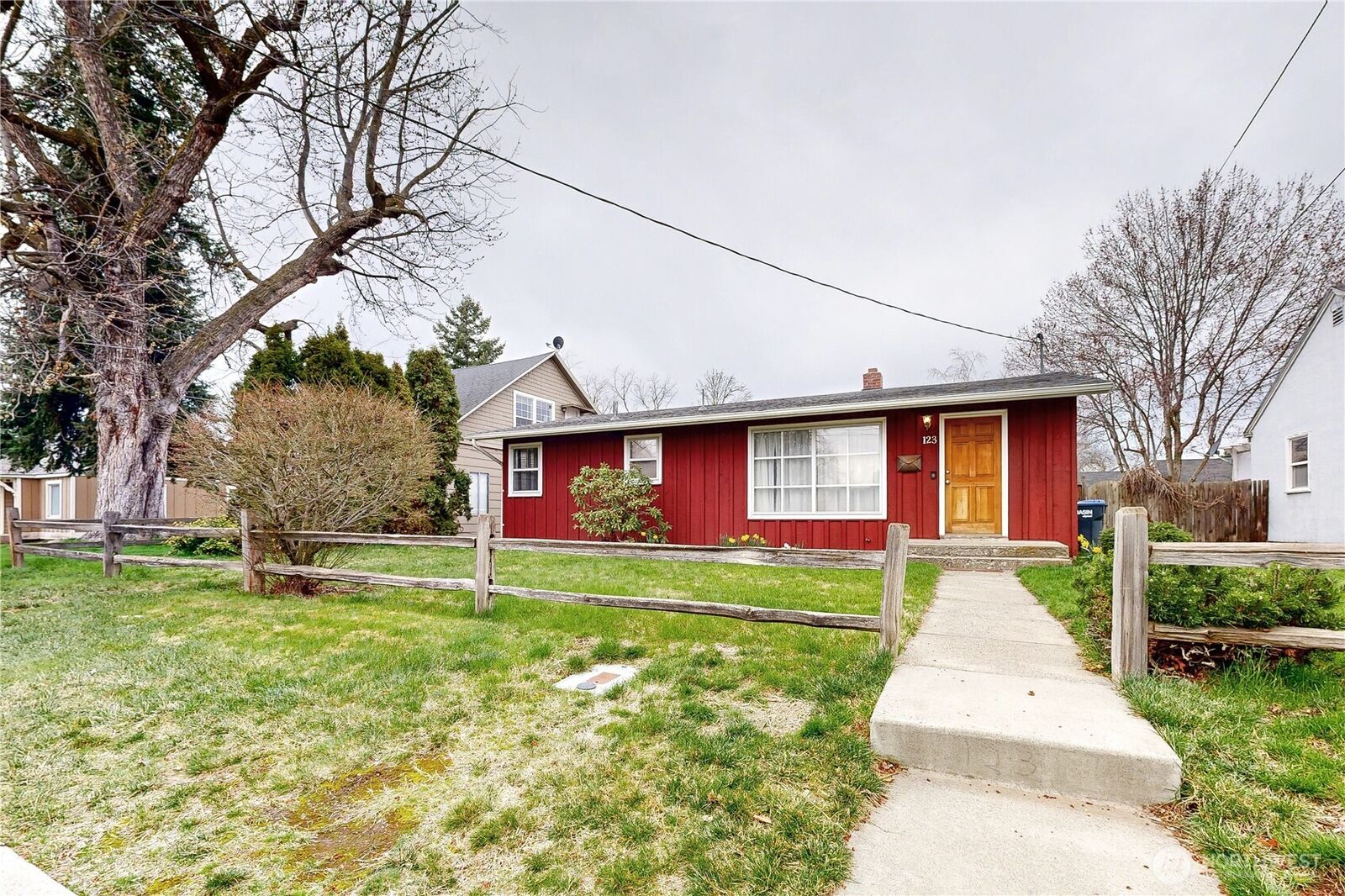 Property Photo:  123 N Blue Street  WA 99362 