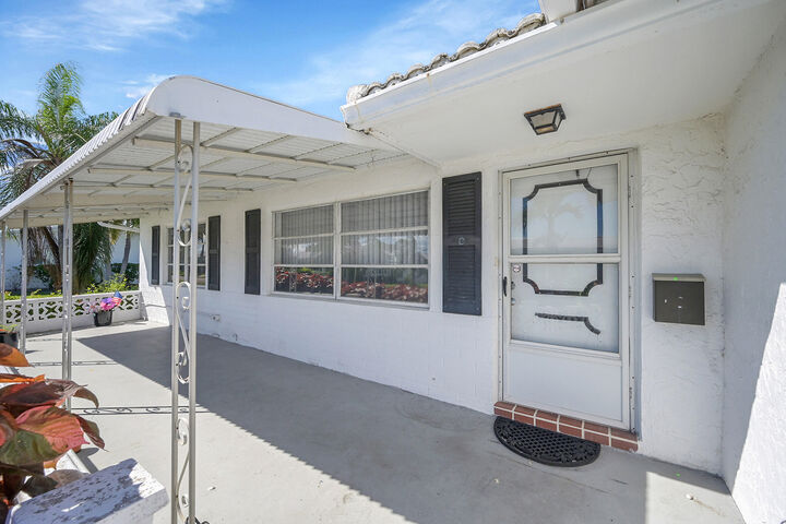 Property Photo: 1515 SW 21st Street FL 33426