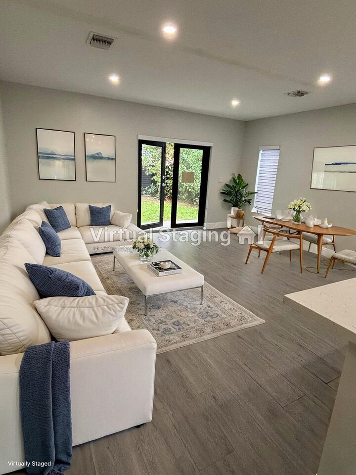 Property Photo: 2210 W 5th Way FL 33010
