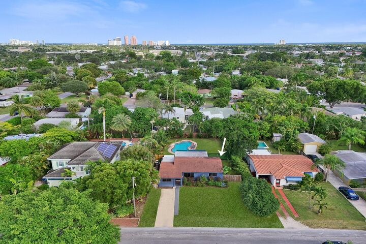 Property Photo:  1728 NE 17th Terrace  FL 33305 