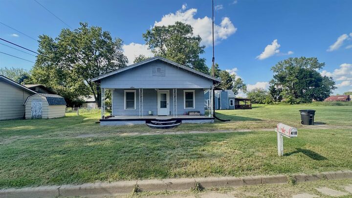 Property Photo:  410 E Taylor Ave  KS 67005 
