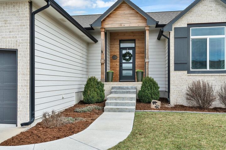 Property Photo:  2544 N Quartz St  KS 67002 