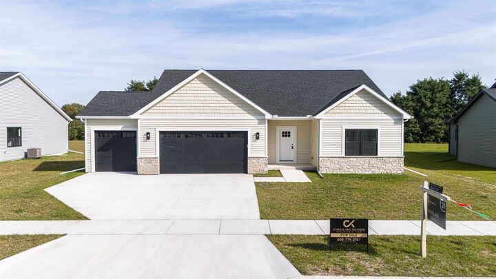 Property Photo: 3810 N Woodbury Lane WI 53545