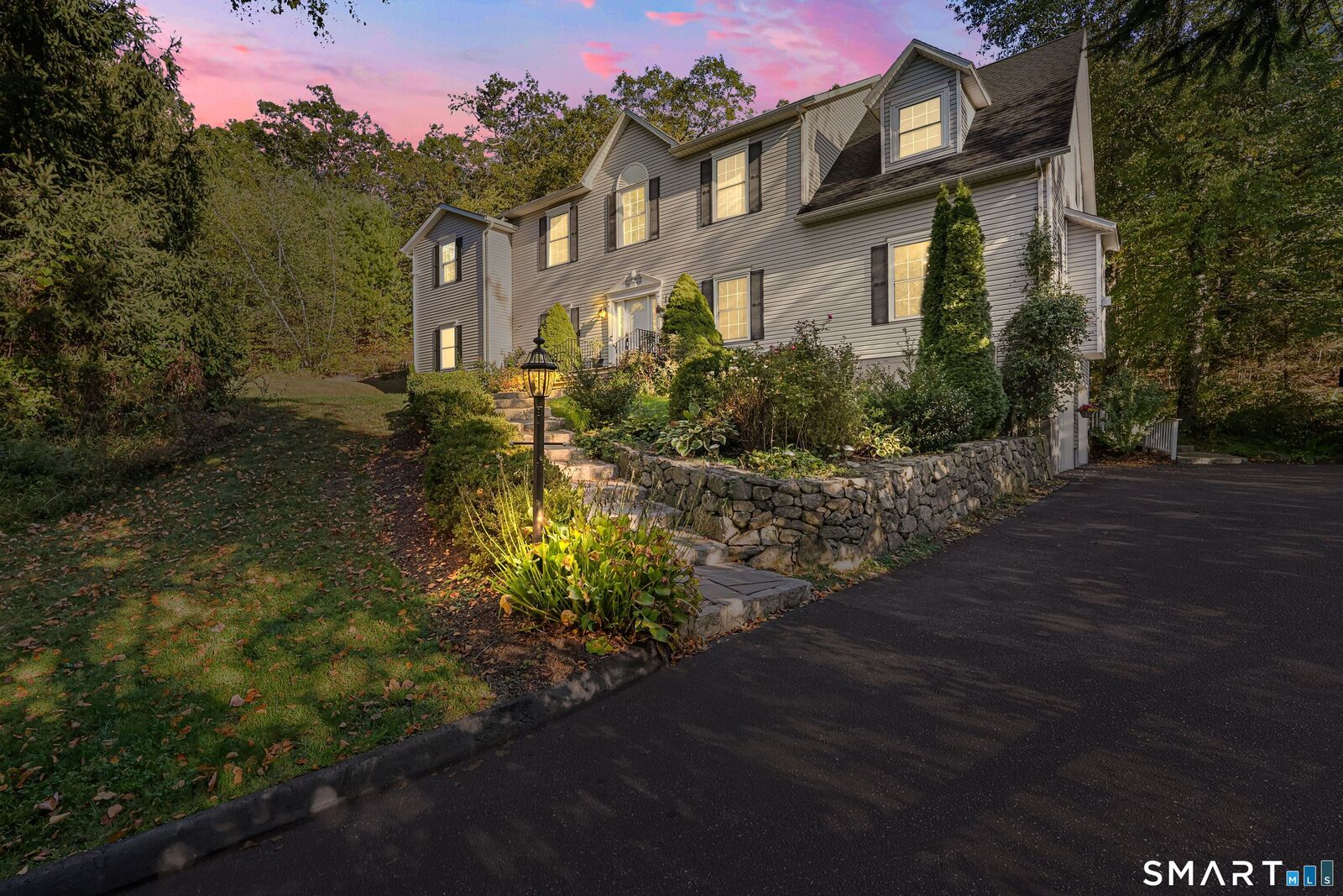 Property Photo:  2 Abbey Lane  CT 06470 